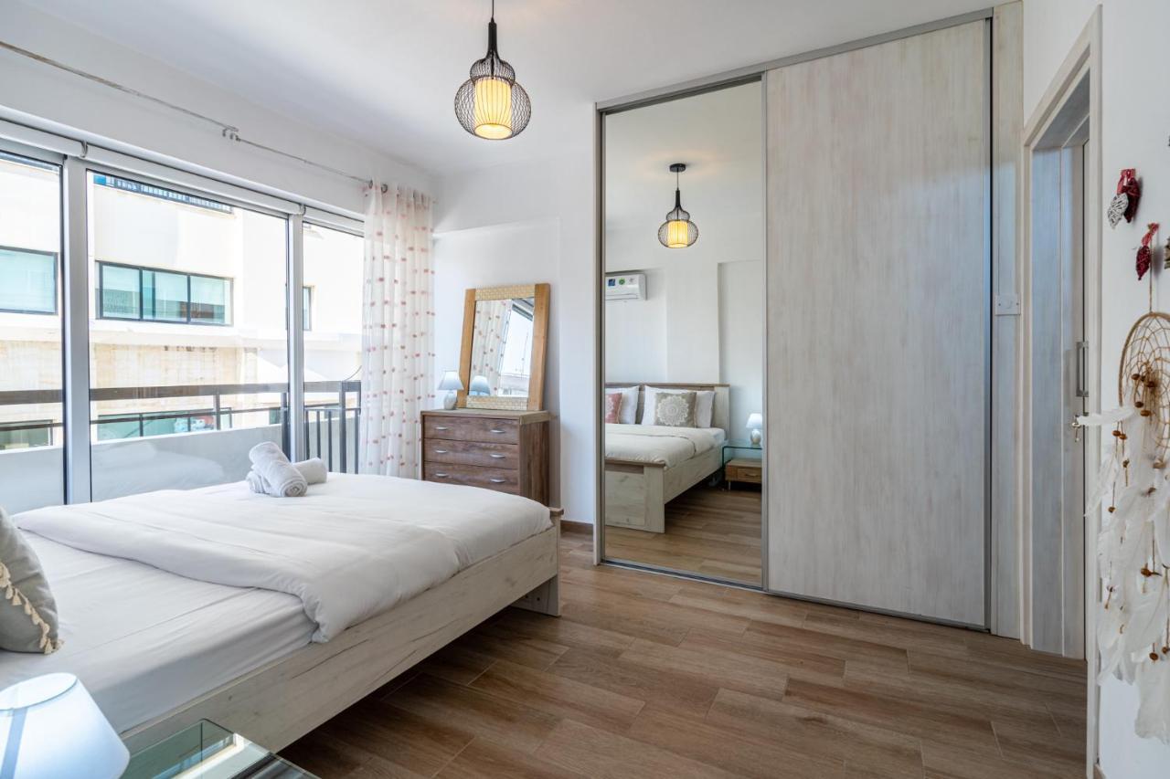 Berries 1-Br Apt In Larnaca Exterior photo