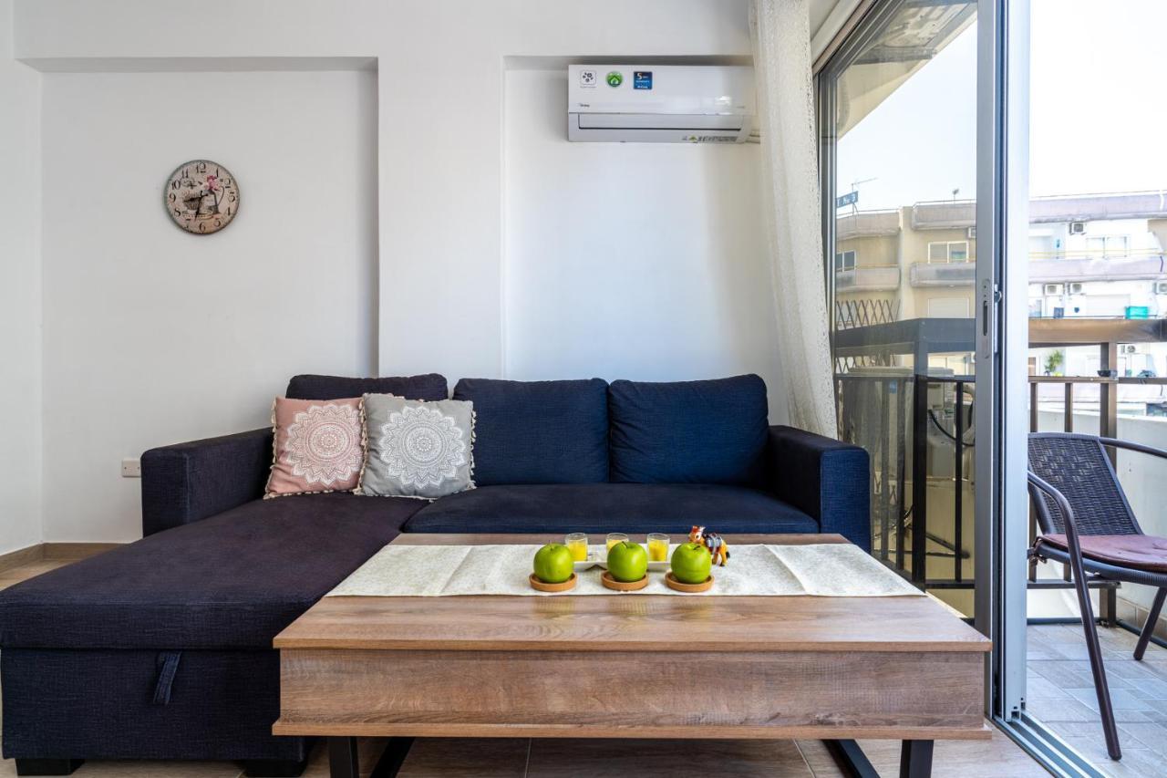 Berries 1-Br Apt In Larnaca Exterior photo