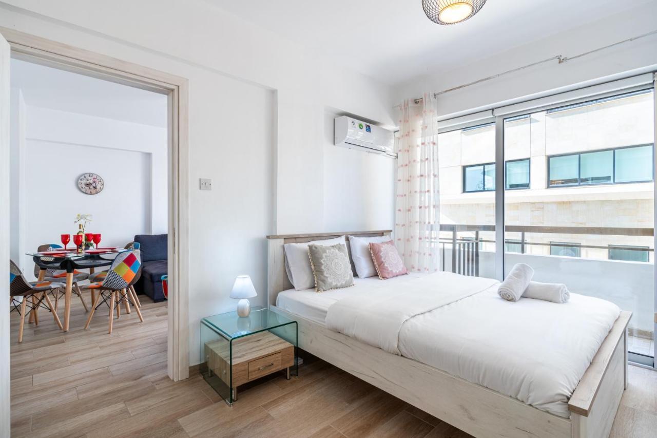 Berries 1-Br Apt In Larnaca Exterior photo